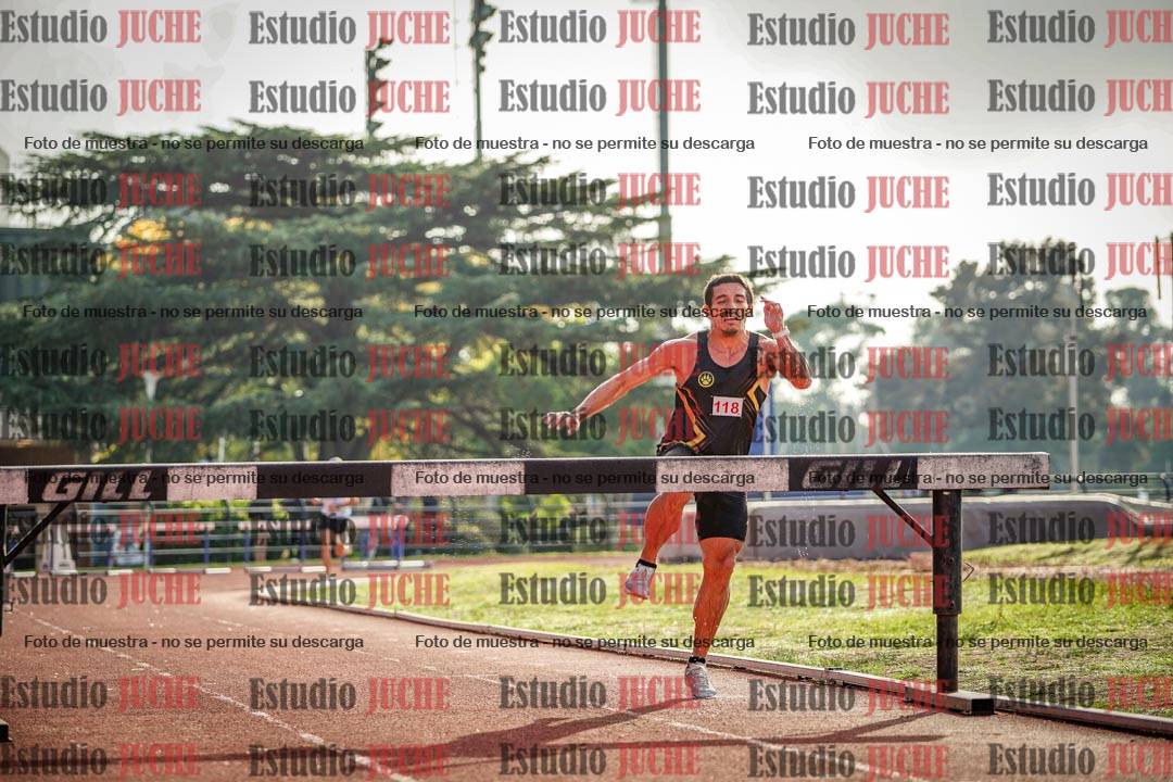 Fotos de los 3000 m con obstáculos de varones