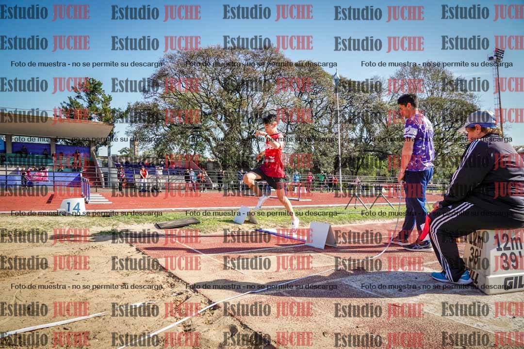 Fotos del salto en largo de varones - ambas categorías