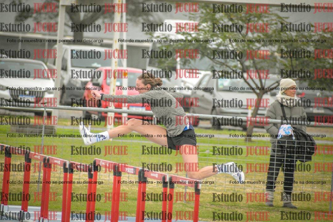 Fotos de los 100 m con vallas de mujeres