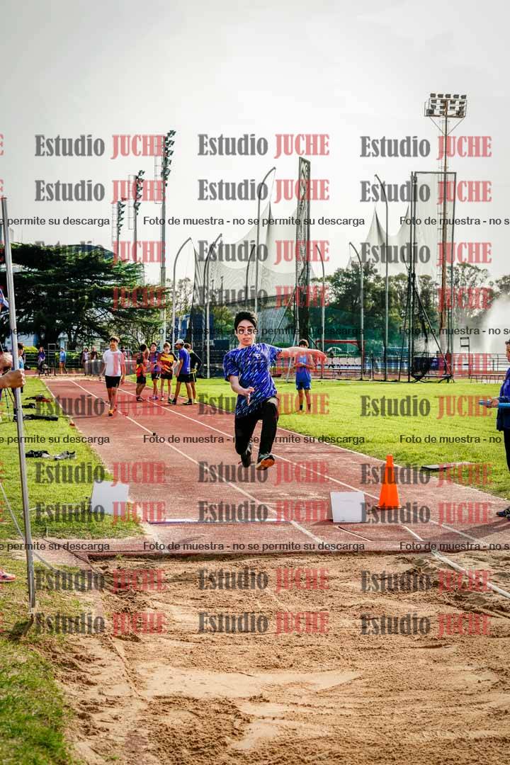 Fotos del salto en largo de varones