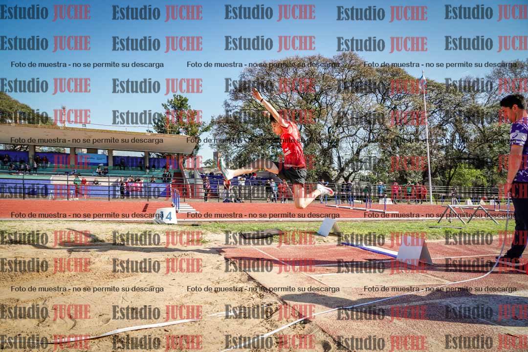 Fotos del salto en largo de varones - ambas categorías