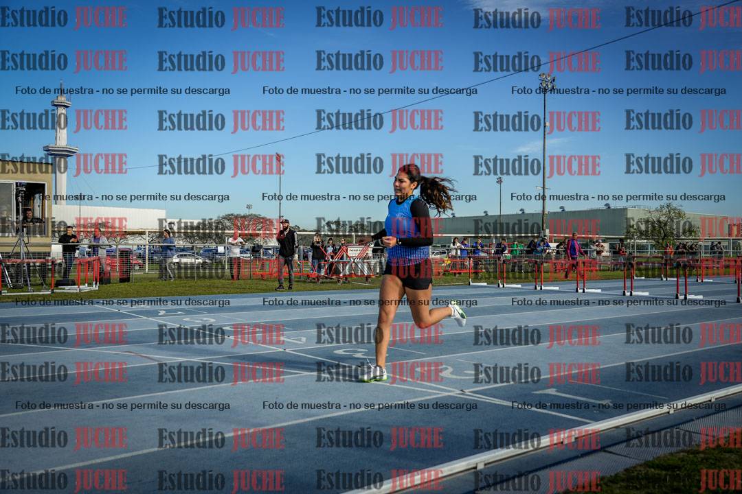 Fotos de los 100 m con vallas de mujeres