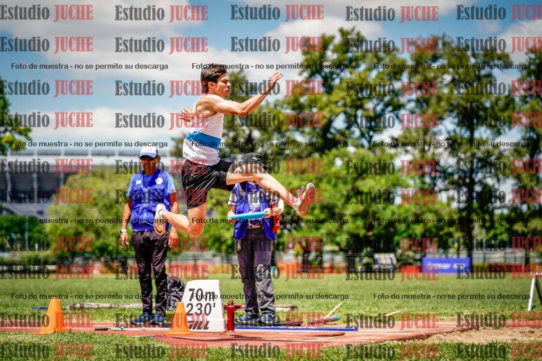 Fotos del salto en largo de varones
