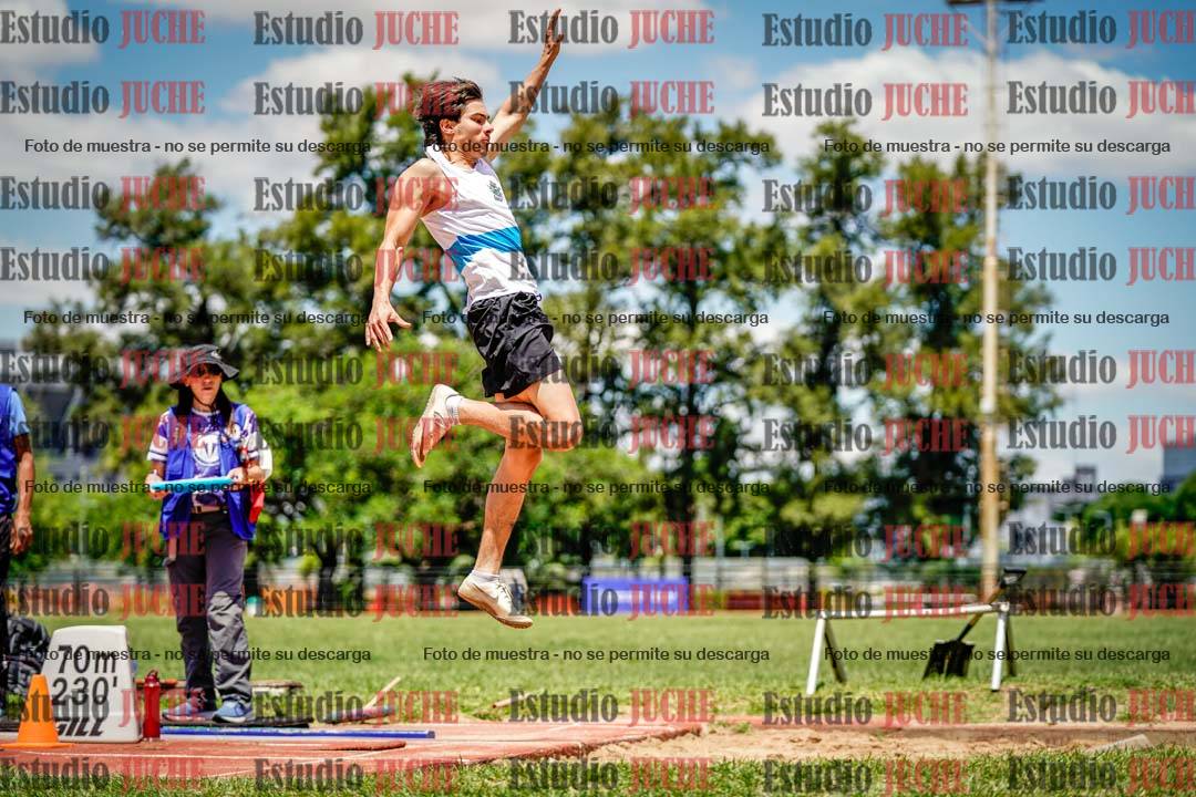 Fotos del salto en largo de varones