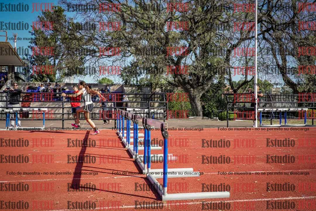 Fotos de los 295 m con vallas de mujeres