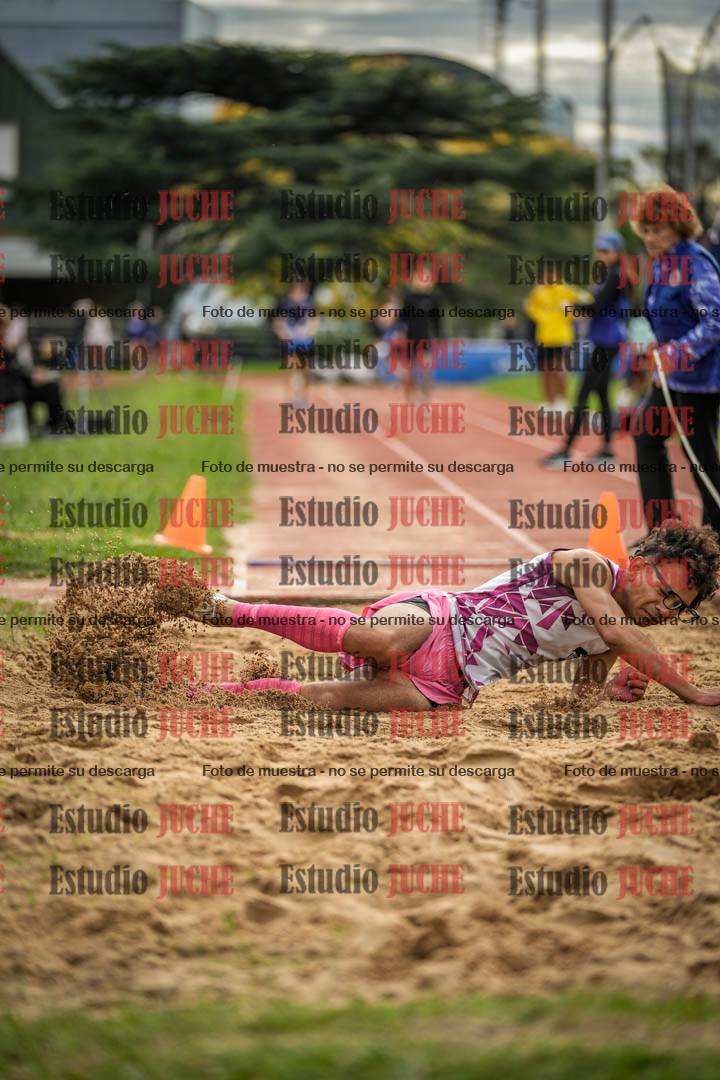 Fotos del salto en largo - varones mayores
