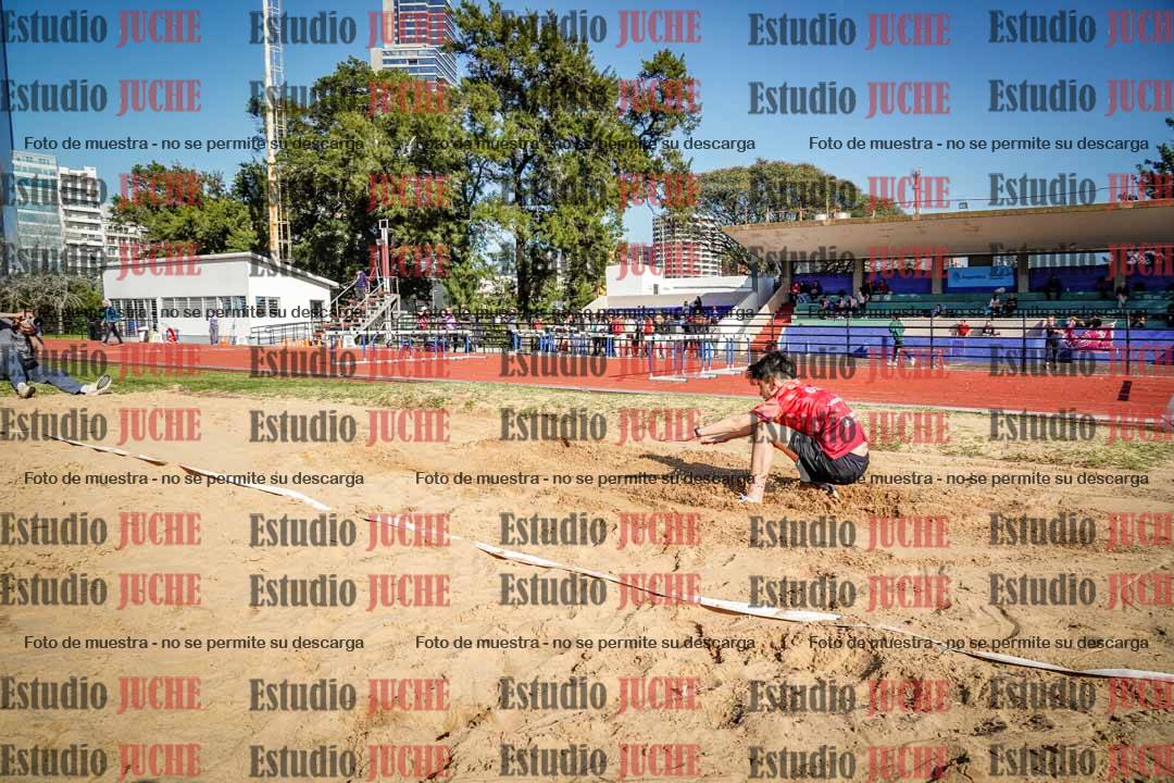 Fotos del salto en largo de varones - ambas categorías