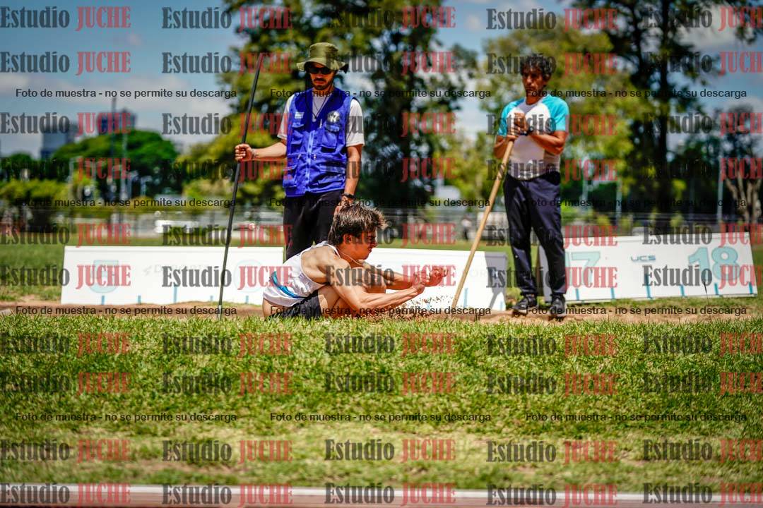 Fotos del salto en largo de varones