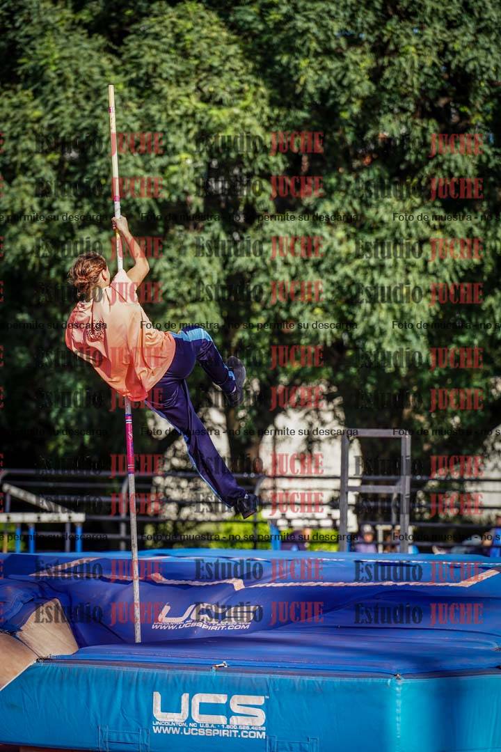 Fotos del salto con garrocha de mujeres y varones