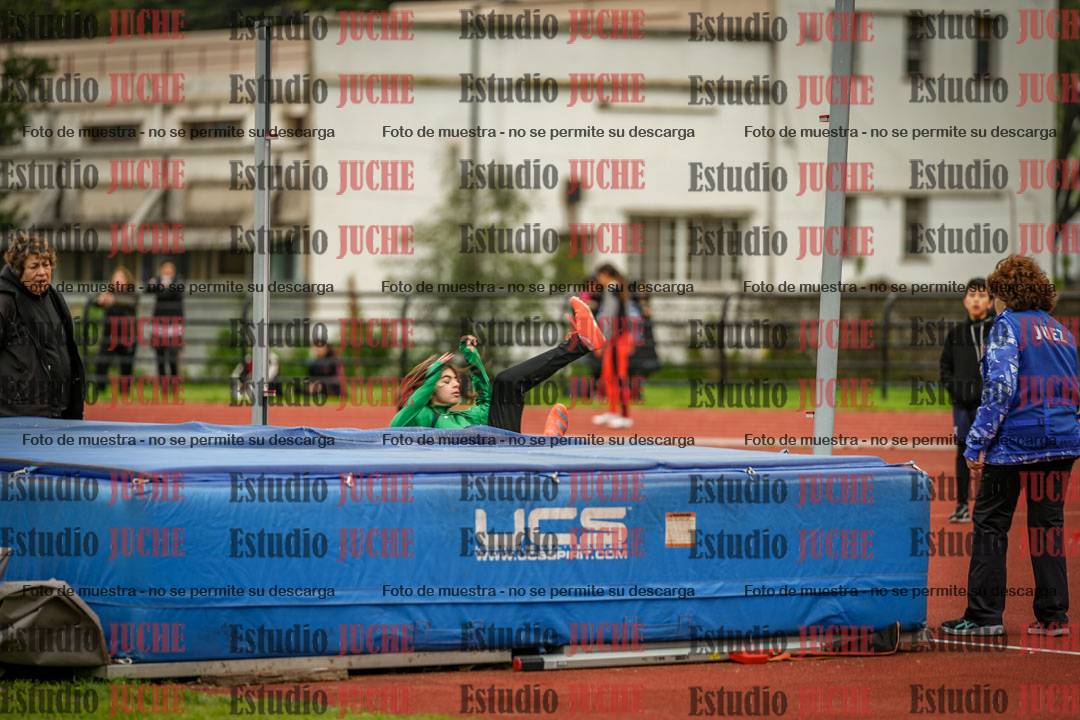 Fotos del salto en alto de mujeres y varones - todos los grupos