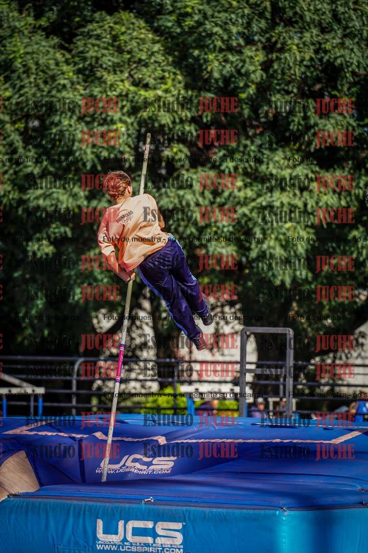 Fotos del salto con garrocha de mujeres y varones