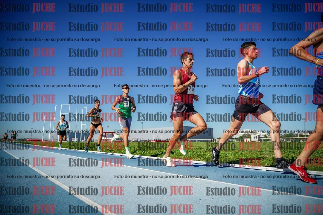 Fotos de los 5000 m de mujeres y varones - serie 1