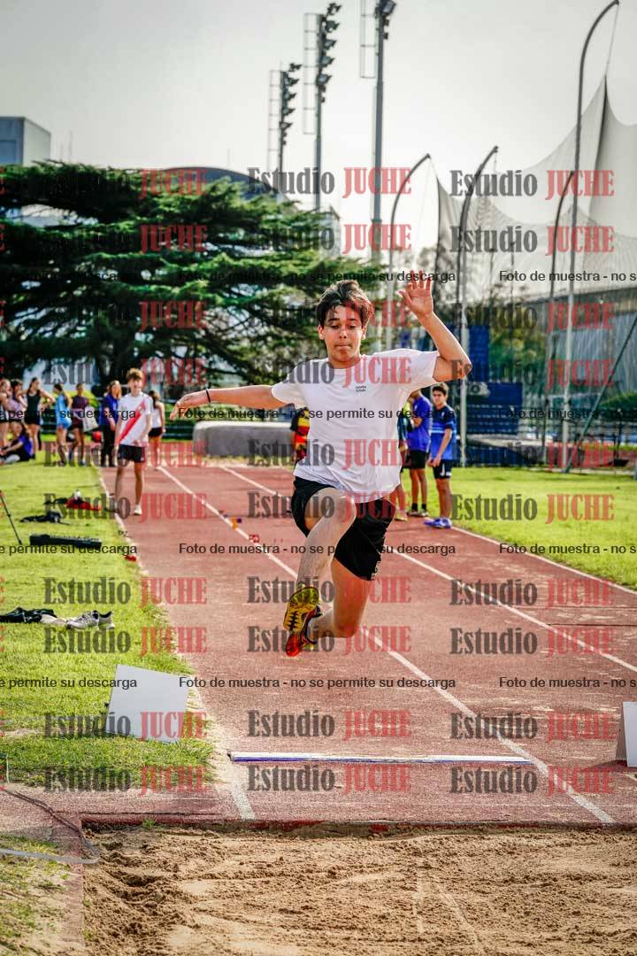 Fotos del salto en largo de varones