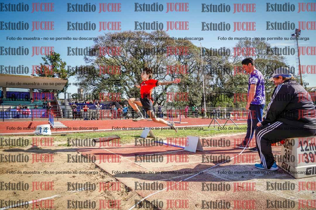Fotos del salto en largo de varones - ambas categorías