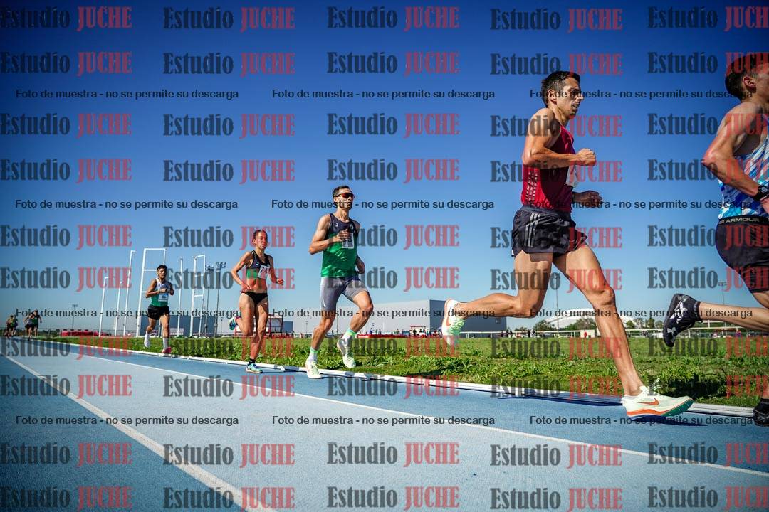 Fotos de los 5000 m de mujeres y varones - serie 1