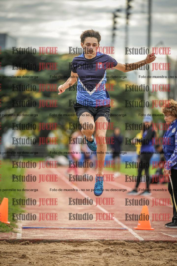 Fotos del salto en largo - varones mayores