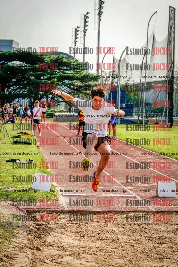 Fotos del salto en largo de varones