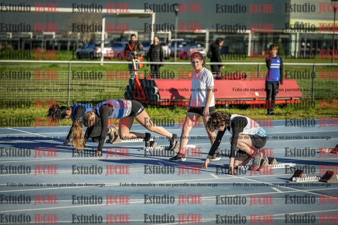 Fotos de los 100 m con vallas de mujeres - U17