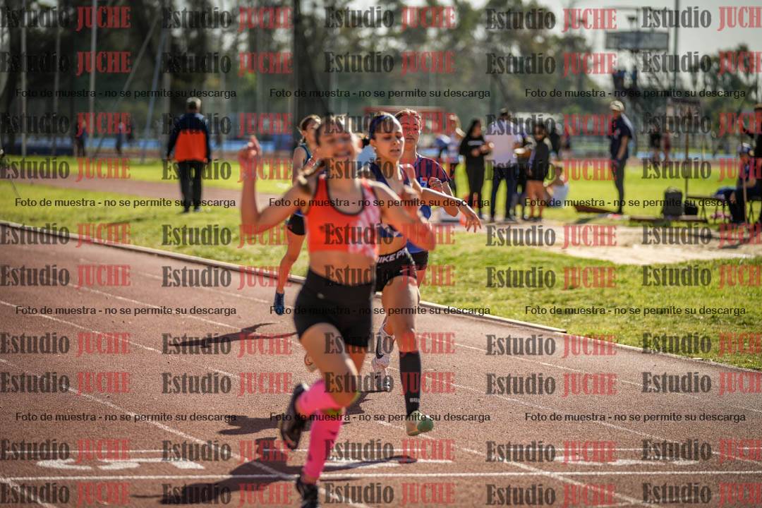 Fotos de los 295 m con vallas de mujeres