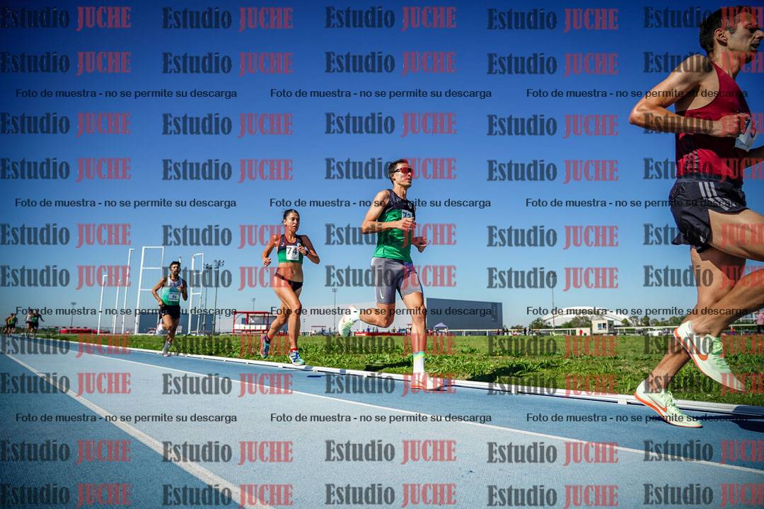 Fotos de los 5000 m de mujeres y varones - serie 1