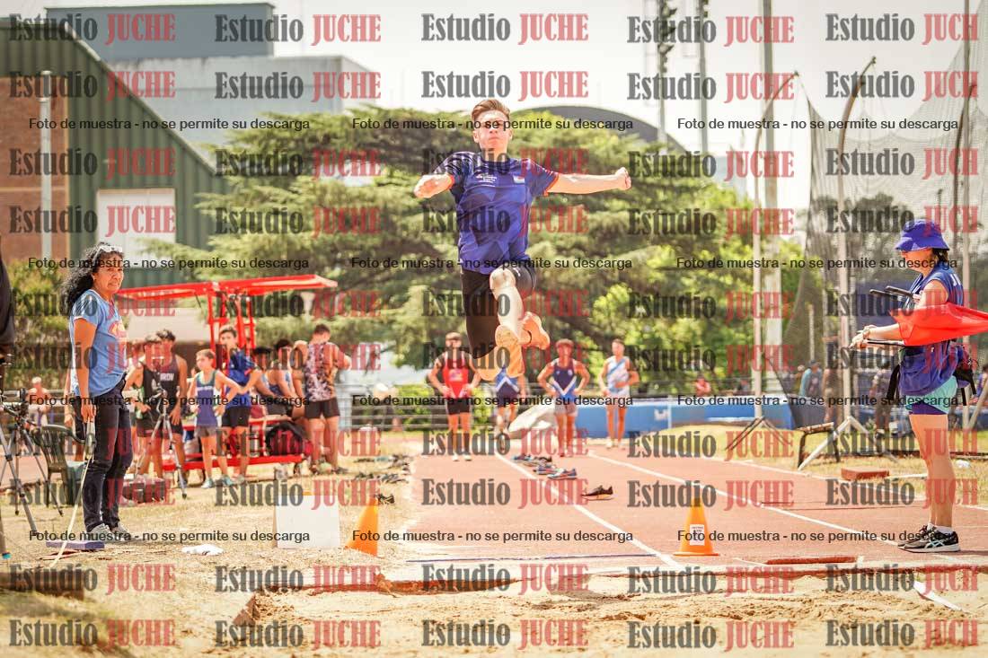 Fotos del salto en largo de varones