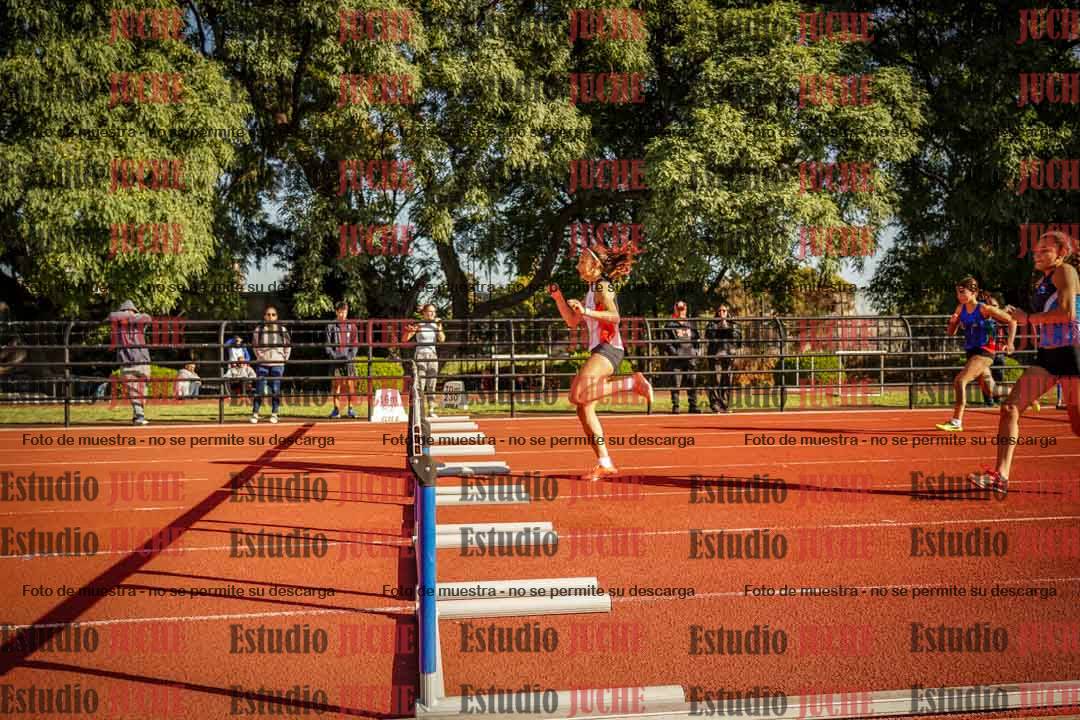 Fotos de los 100 m con vallas de mujeres