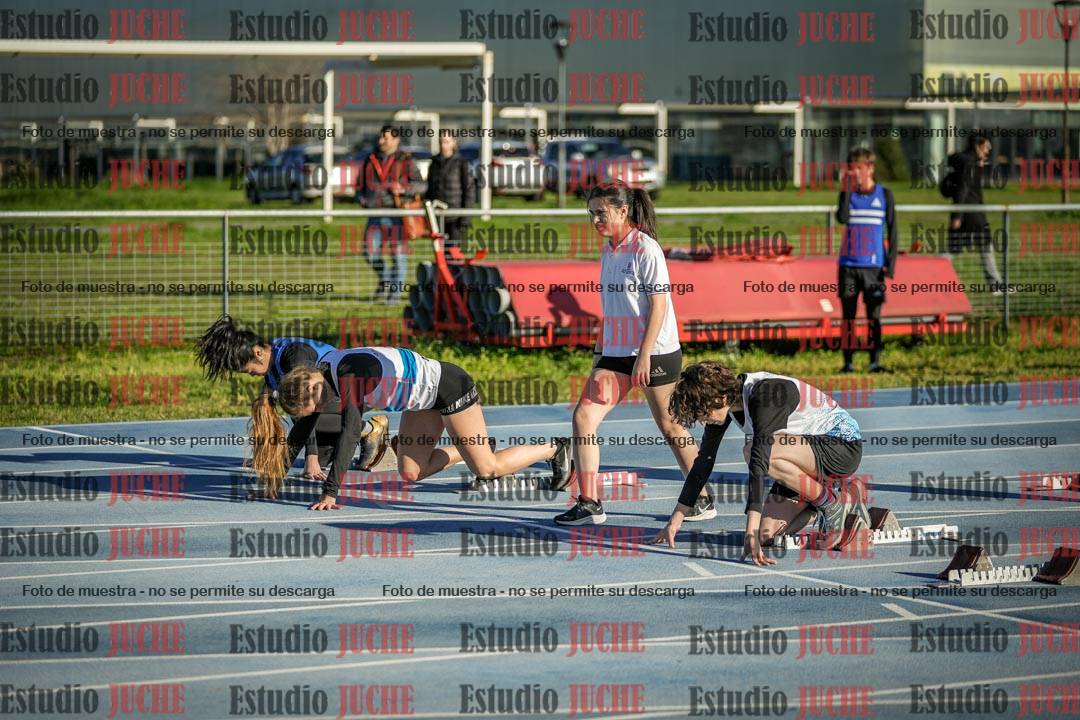 Fotos de los 100 m con vallas de mujeres - U17