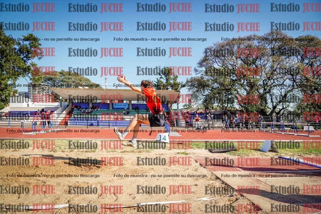Fotos del salto en largo de varones - ambas categorías