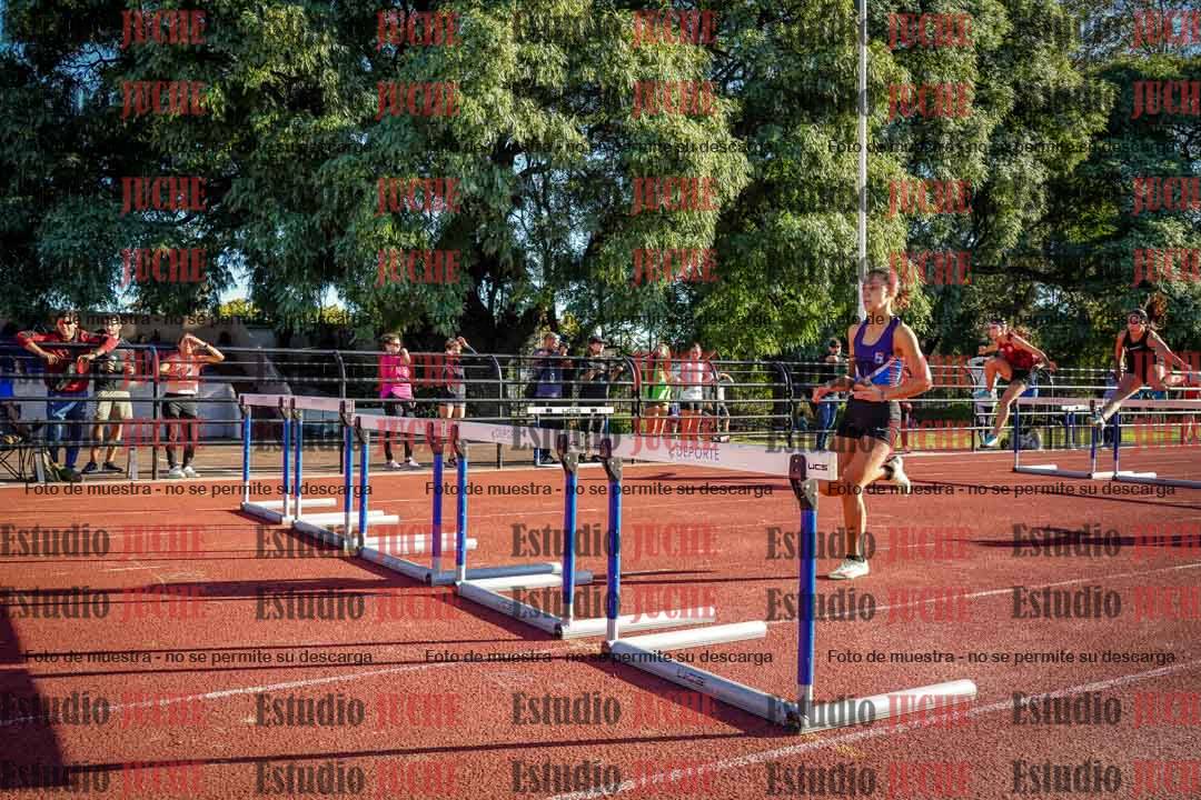 Fotos de los 100 m con vallas de mujeres