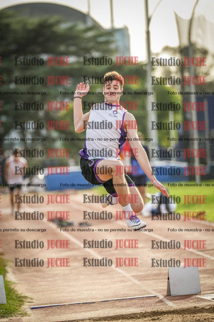 Fotos del salto en largo de varones - incluye U16