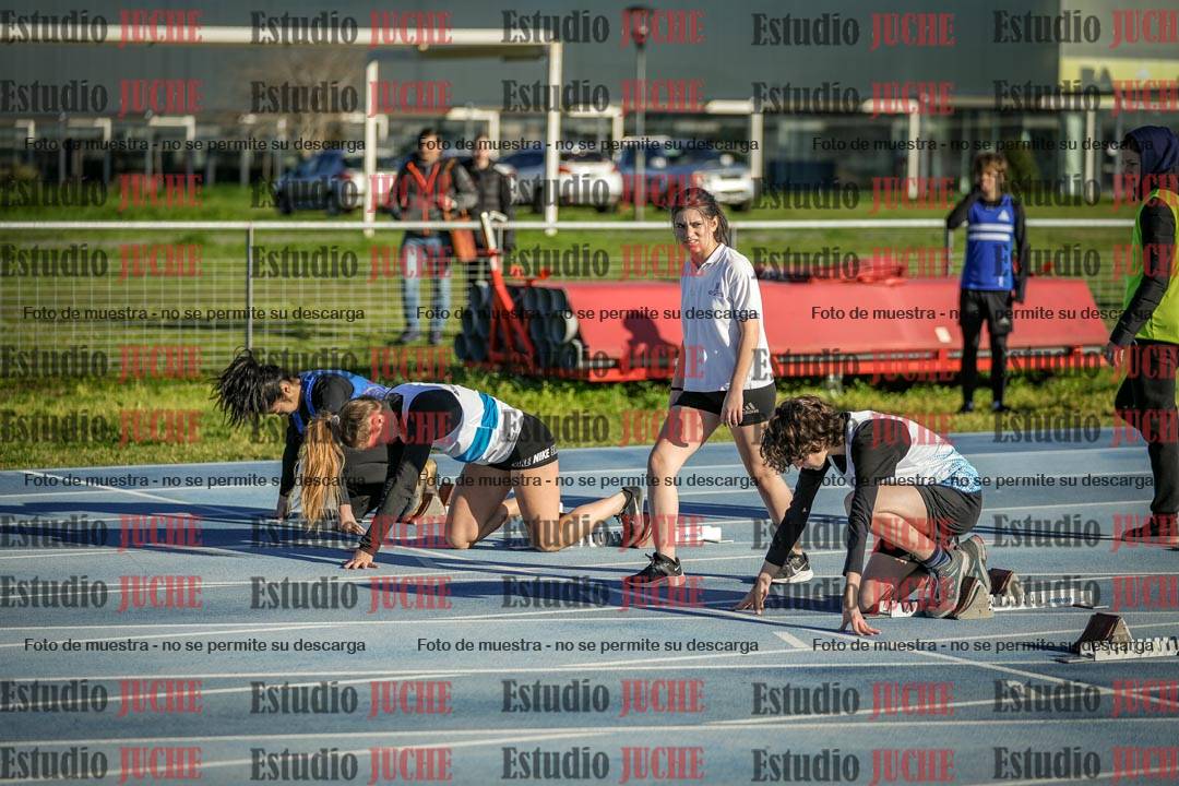 Fotos de los 100 m con vallas de mujeres - U17