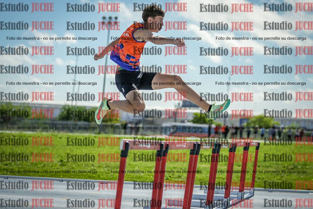 Fotos de los 80 m con vallas de varones