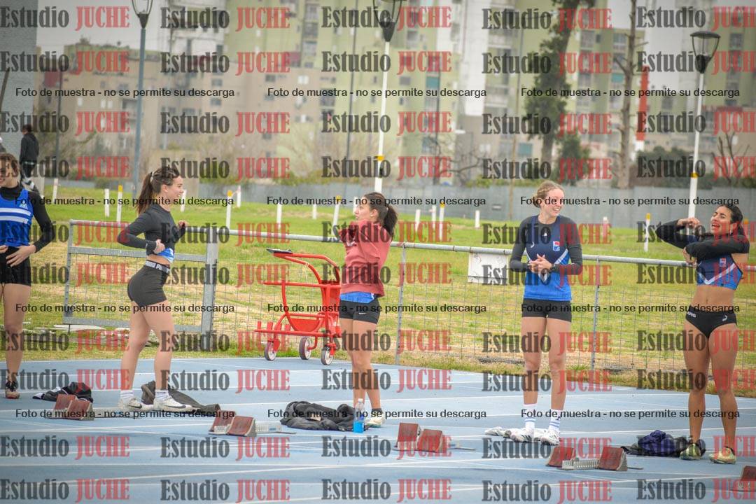 Fotos de los 100 m con vallas de mujeres