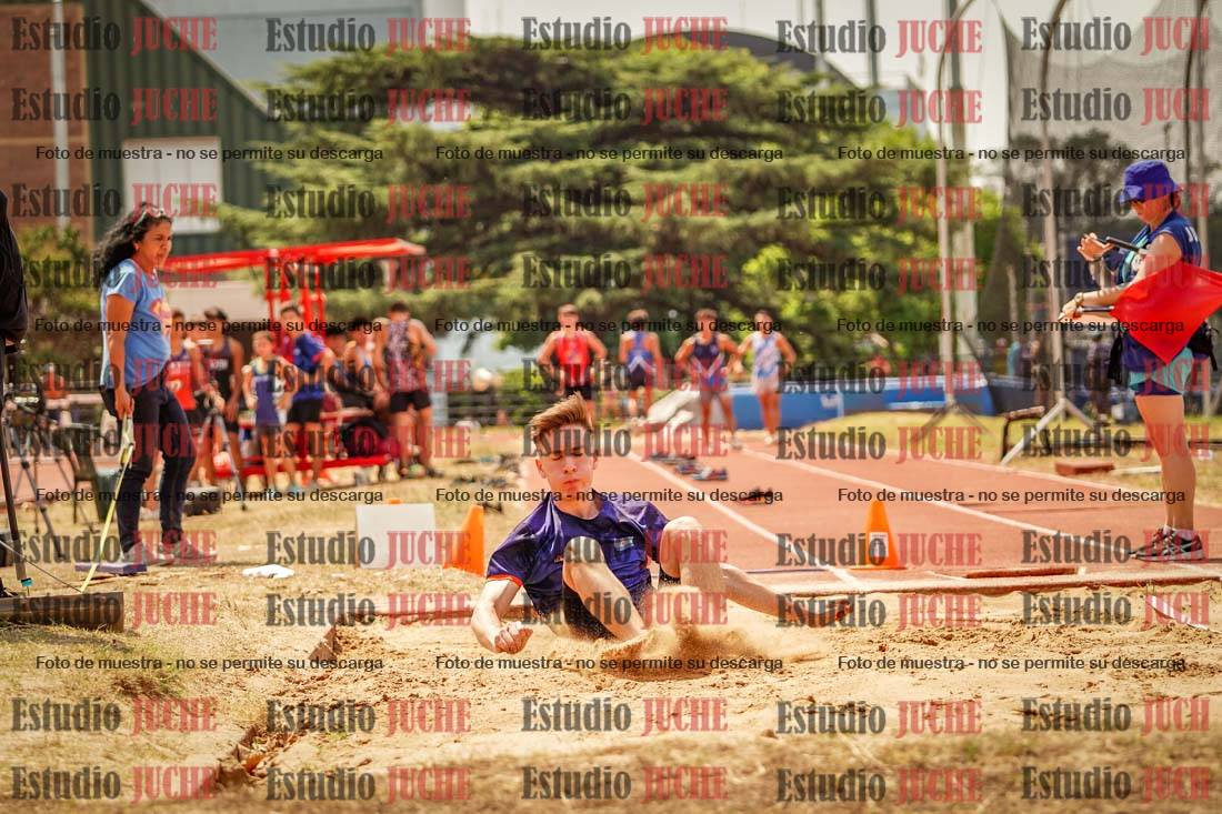 Fotos del salto en largo de varones