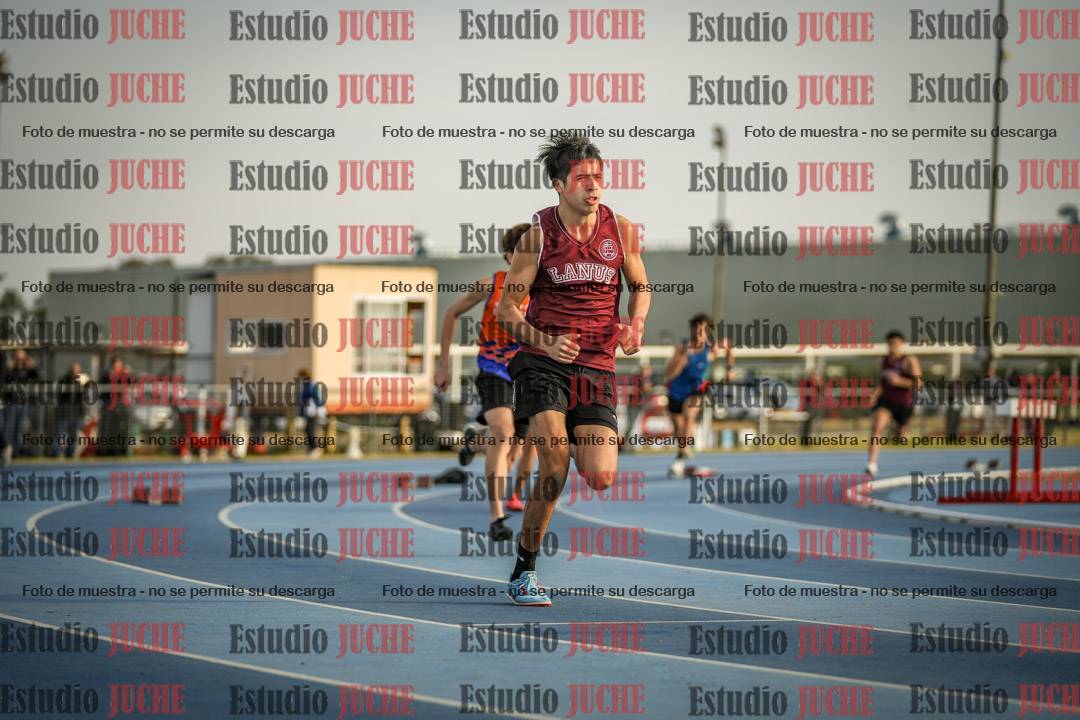 Fotos de los 400 m con vallas de varones