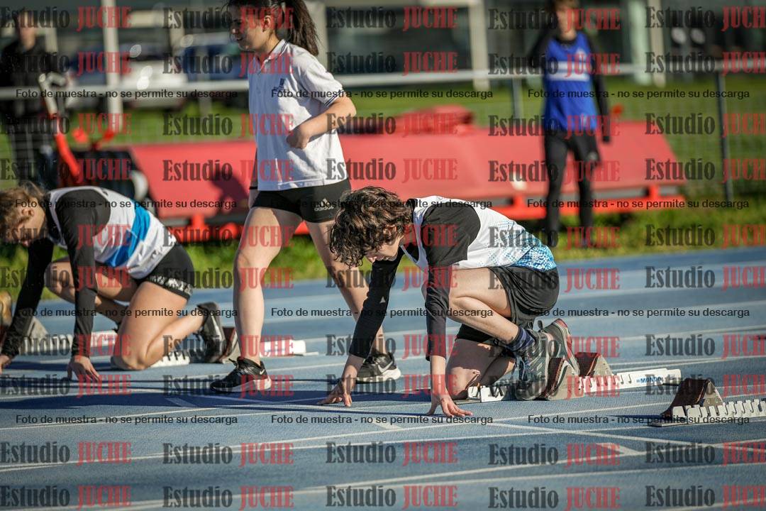 Fotos de los 100 m con vallas de mujeres - U17
