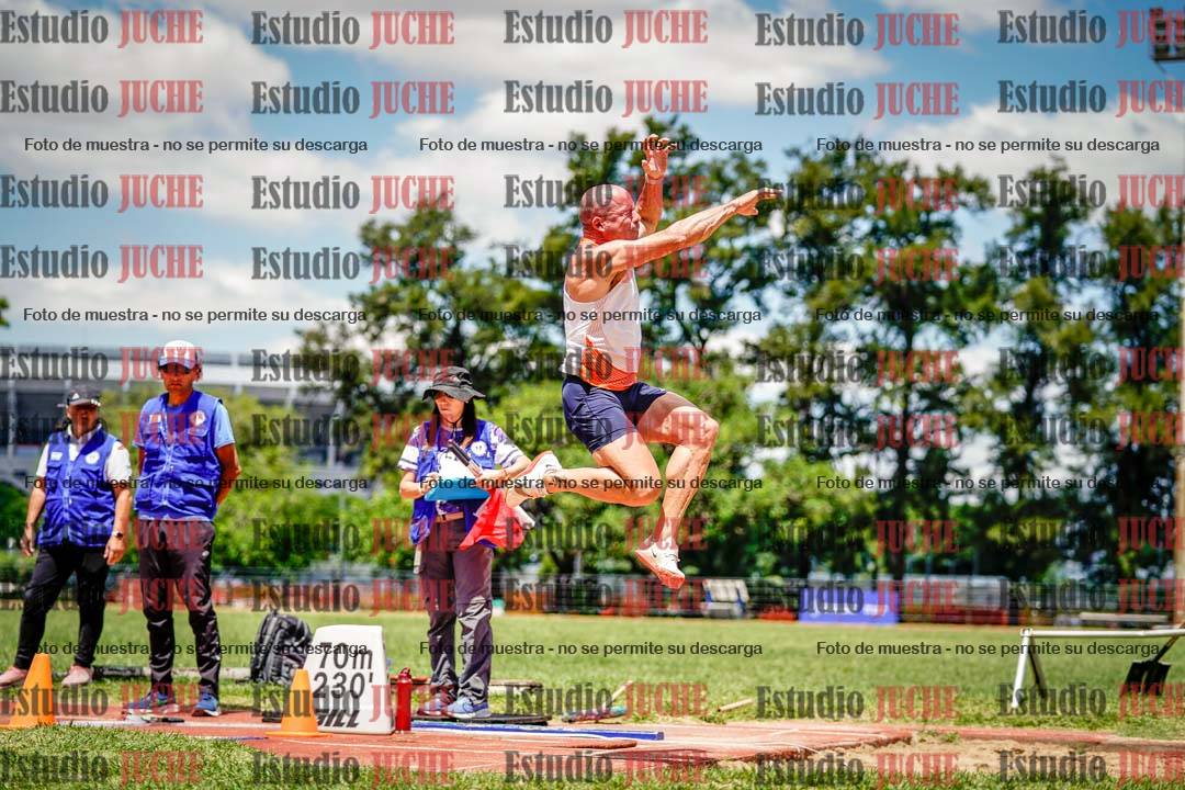 Fotos del salto en largo de varones