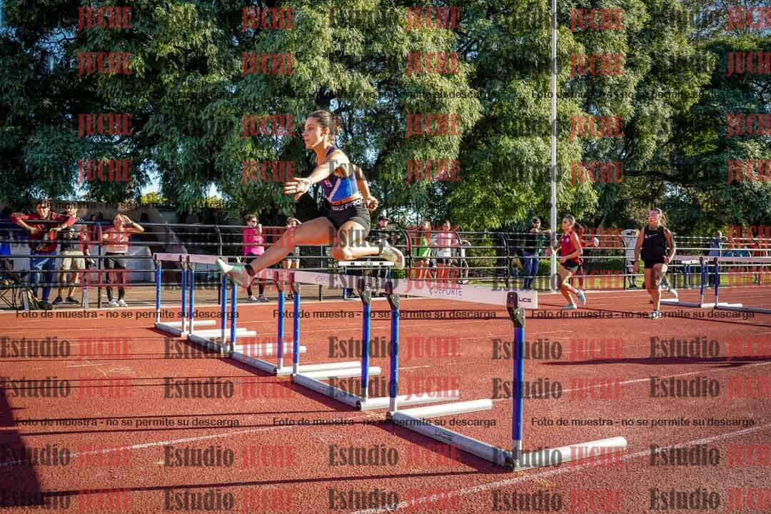 Fotos de los 100 m con vallas de mujeres