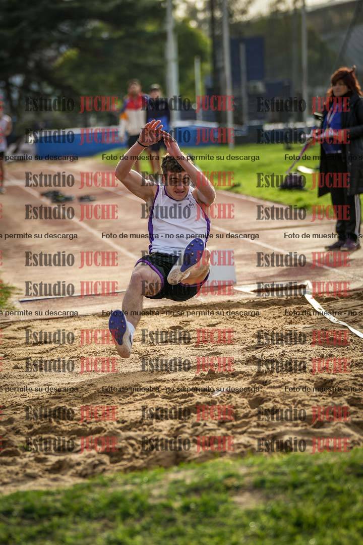 Fotos del salto en largo de varones - incluye U16