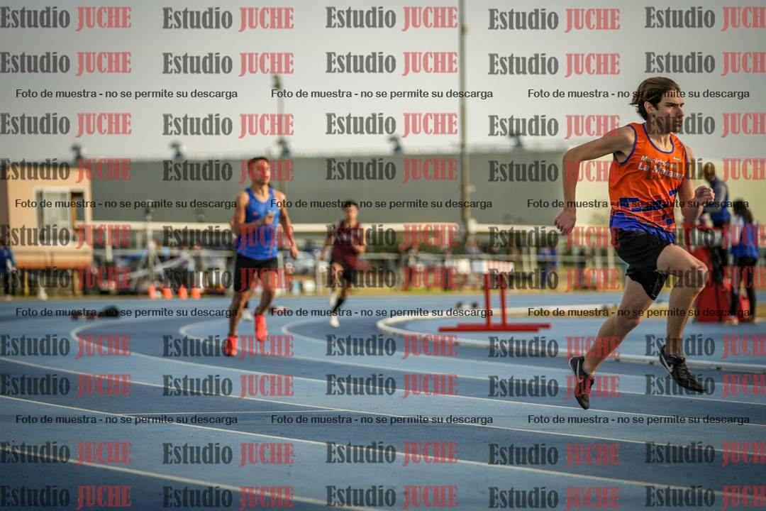 Fotos de los 400 m con vallas de varones
