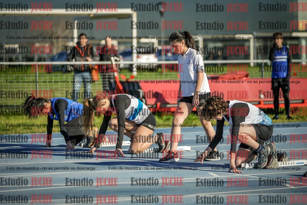 Fotos de los 100 m con vallas de mujeres - U17