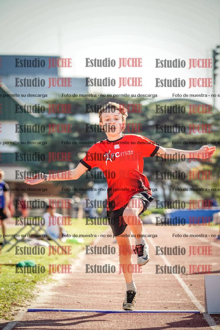Fotos del salto en largo de varones - ambas categorías