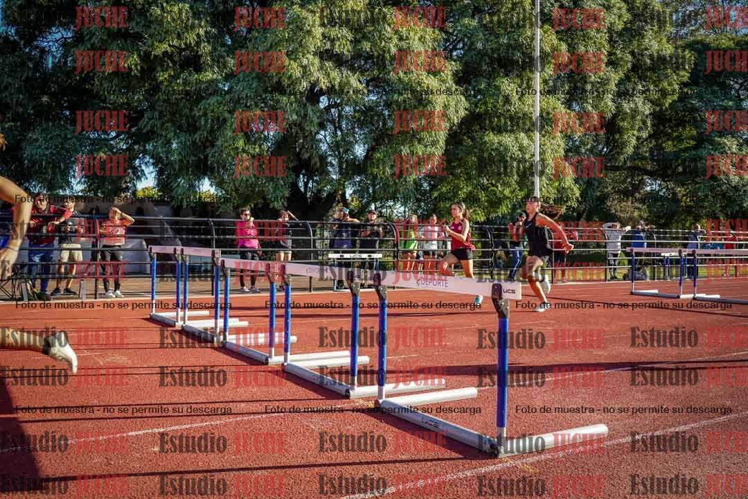 Fotos de los 100 m con vallas de mujeres