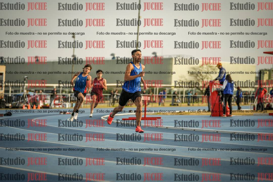 Fotos de los 400 m con vallas de varones