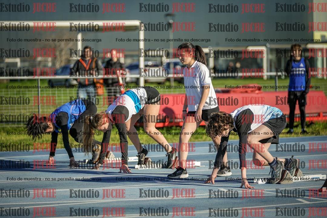 Fotos de los 100 m con vallas de mujeres - U17
