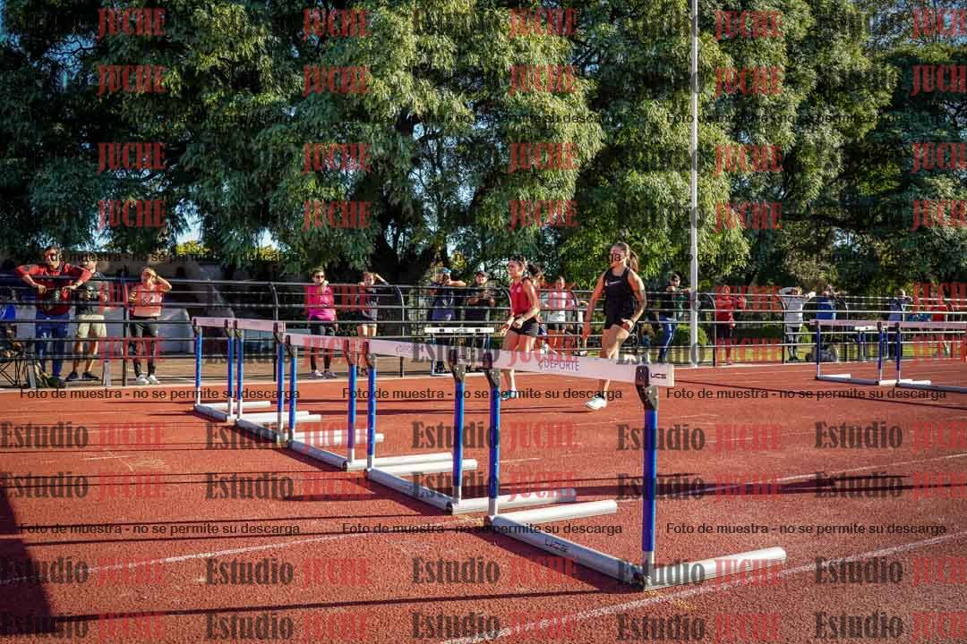 Fotos de los 100 m con vallas de mujeres