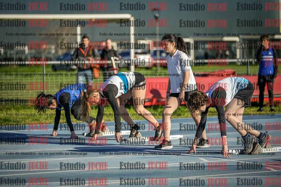 Fotos de los 100 m con vallas de mujeres - U17