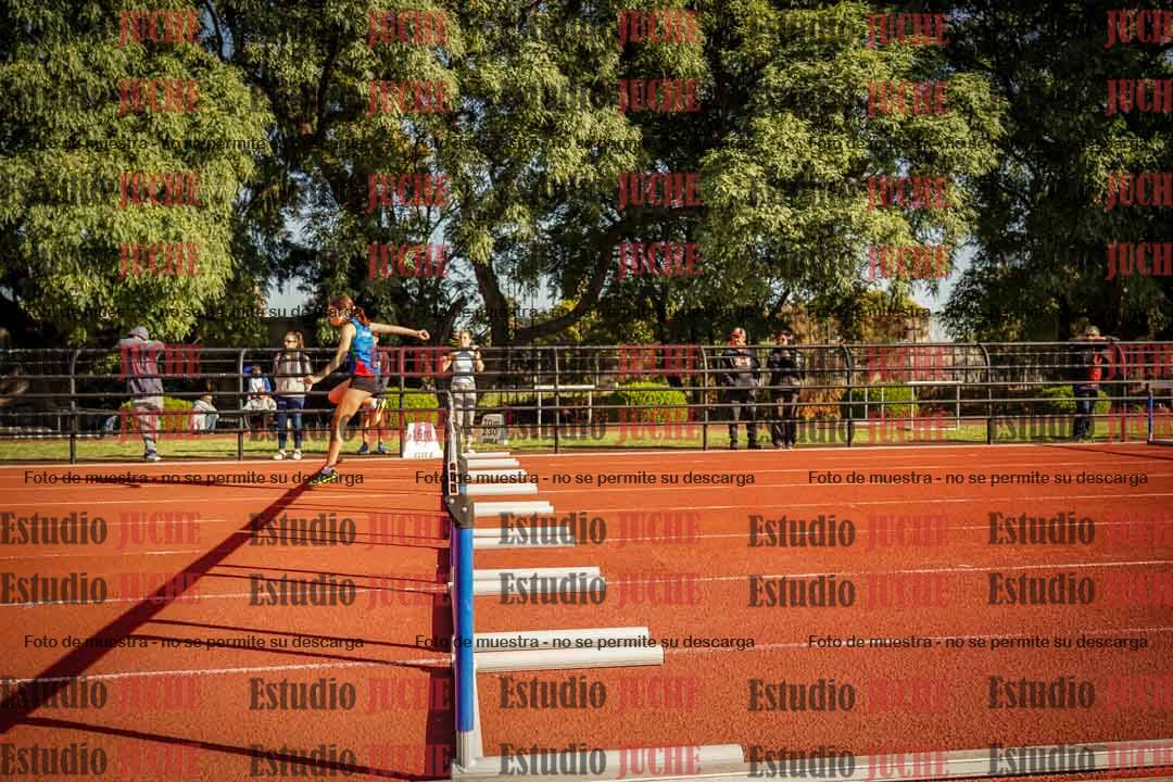 Fotos de los 100 m con vallas de mujeres