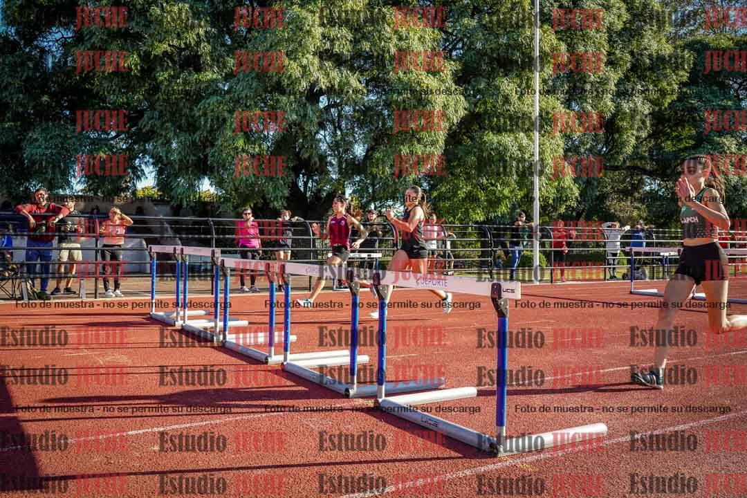 Fotos de los 100 m con vallas de mujeres