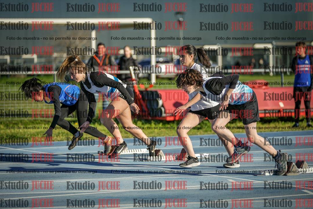 Fotos de los 100 m con vallas de mujeres - U17
